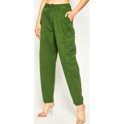 Spodnie materiałowe Pepe Jeans DUA LIPA Avryl PL211384. Zielone spodnie damskie Pepe Jeans, l, bez wzorów, z bawełny. Za 349,00 zł.