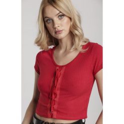 Czerwona Bluzka Zhanella. Czerwone bluzki damskie Renee, s, bez wzorów, bez kołnierzyka, bez rękawów. W wyprzedaży za 34,99 zł.