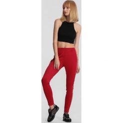 Czerwone Spodnie Instant Warrior. Czerwone spodnie dresowe damskie other, xl, z dresówki. Za 49,99 zł.