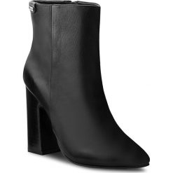 Botki PEPE JEANS - Chesire Bootie PLS50273 Black 999. Czarne botki damskie na obcasie Pepe Jeans, z jeansu. W wyprzedaży za 359,00 zł.