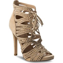 Sandały LIU JO - Sandalo Tc 110 Ibis S18045 P0021 Camel/Gun Metal B3009. Brązowe klapki damskie Liu Jo, z aplikacjami, ze skóry, bez obcasa, na obcasie. W wyprzedaży za 539,00 zł.
