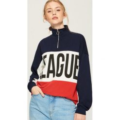 Bluza oversize z kolorowymi panelami - Czerwony. Czerwone bluzy damskie Sinsay, l, w kolorowe wzory. Za 59,99 zł.