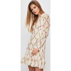 Answear - Sukienka Secret Garden. Białe sukienki damskie ANSWEAR, na co dzień, s, w kwiaty, z elastanu, casualowe, bez kołnierzyka, z długim rękawem, długie, mini, rozkloszowane. W wyprzedaży za 89,90 zł.