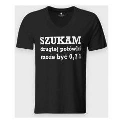 Koszulka męska v-neck Szukam drugiej połówki. Koszulki męskie MegaKoszulki, m, bez wzorów, z bawełny, klasyczne, bez kołnierzyka, bez rękawów. Za 59,90 zł.