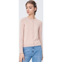 Klasyczny sweter zapinany na guziki - Beżowy. Brązowe swetry damskie Sinsay, s, bez wzorów, klasyczne, bez rękawów, bez kaptura. Za 39,99 zł.