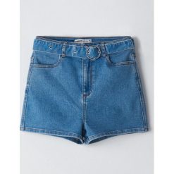 Szorty high waist z paskiem - Niebieski. Niebieskie szorty damskie Cropp, bez wzorów, z podwyższonym stanem. W wyprzedaży za 48,99 zł.