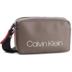 Listonoszki damskie: Torebka CALVIN KLEIN - Collegic Small Cross K60K604454 002