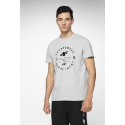 T-shirt męski TSM249 - chłodny jasny szary melanż. Szare t-shirty męskie 4f, m, bez wzorów, z bawełny, bez kołnierzyka. W wyprzedaży za 39,99 zł.