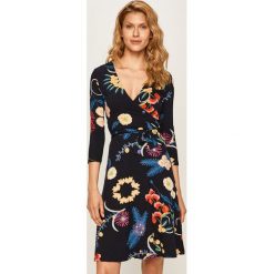 Desigual - Sukienka. Niebieskie sukienki damskie Desigual, na co dzień, s, w kwiaty, z elastanu, casualowe, bez kołnierzyka, z długim rękawem, długie, mini, rozkloszowane. W wyprzedaży za 239,90 zł.