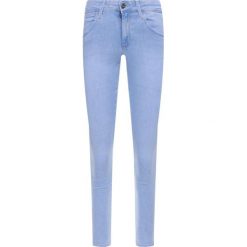 Jeansy Skinny Fit Wrangler Body Bespoke W28MJG21S. Niebieskie jeansy damskie Wrangler, s. W wyprzedaży za 299,00 zł.