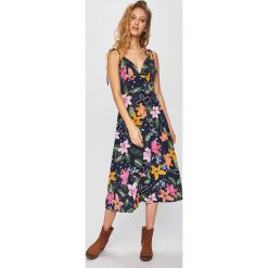 Answear - Sukienka. Sukienki damskie ANSWEAR, na co dzień, xs, w kwiaty, z poliesteru, casualowe, bez kołnierzyka, bez rękawów, midi, rozkloszowane. W wyprzedaży za 49,90 zł.