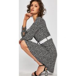 Answear - Sukienka. Sukienki damskie ANSWEAR, na co dzień, s, bez wzorów, z wiskozy, casualowe, bez kołnierzyka, z długim rękawem, długie, mini, rozkloszowane. W wyprzedaży za 59,90 zł.