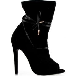 Botki z wiązaniem (38). Czarne botki damskie GoGo Shoes, z zamszu, bez obcasa, na szpilce, bez zapięcia. Za 69,00 zł.