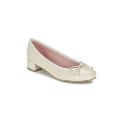 Baleriny Pretty Ballerinas SHADE. Białe baleriny damskie marki Pretty Ballerinas, bez wzorów, bez obcasa. Za 527,20 zł.