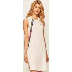 EA7 Emporio Armani - Sukienka. Czarne sukienki damskie EA7 Emporio Armani, na co dzień, s, z aplikacjami, z elastanu, casualowe, z okrągłym kołnierzem, bez rękawów, mini, proste. Za 519,90 zł.