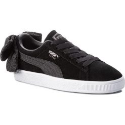 Sneakersy PUMA - Suede Bow Uprising Wn's 367455 01 Puma Black/Puma White. Czarne półbuty damskie Puma, na co dzień, bez wzorów, z zamszu, bez obcasa, bez zapięcia. W wyprzedaży za 239,99 zł.
