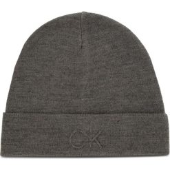 Czapka CALVIN KLEIN - Ck Embossed Beanie K50K504092 013. Szare czapki męskie Calvin Klein, bez wzorów, z wełny. W wyprzedaży za 99,00 zł.