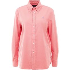 Polo Ralph Lauren OXFORD RELAXED FIT Koszula adirondack berry. Szare koszulki polo damskie marki U.S. Polo, s, z bawełny, casualowe, z klasycznym kołnierzykiem, z długim rękawem. Za 509,00 zł.