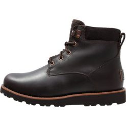 UGG SETON Śniegowce stout. Pomarańczowe śniegowce męskie Ugg, bez zapięcia. Za 849,00 zł.