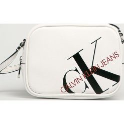 Calvin Klein Jeans - Torebka. Czarne listonoszki damskie Calvin Klein Jeans, w paski, z jeansu, na ramię, małe, z nadrukiem, bez dodatków. Za 269,90 zł.