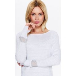 DAMSKI SWETER W PASKI Z OZDOBNĄ LUREXOWĄ WSTAWKĄ. Białe swetry klasyczne damskie marki Top Secret, na lato, w paski, z jeansu, eleganckie, z falbankami. W wyprzedaży za 79,99 zł.
