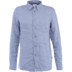 PS by Paul Smith MENS TAILORED FIT Koszula light blue. Niebieskie koszule męskie marki PS by Paul Smith, xl, bez wzorów, ze lnu, bez kołnierzyka, bez rękawów. W wyprzedaży za 480,35 zł.
