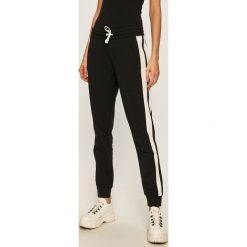 EA7 Emporio Armani - Spodnie. Czarne spodnie damskie EA7 Emporio Armani, l, z elastanu. W wyprzedaży za 299,90 zł.