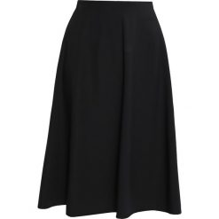Patrizia Pepe Spódnica trapezowa black. Czarne spódniczki damskie marki Patrizia Pepe, bez wzorów, z elastanu, trapezowe. W wyprzedaży za 560,45 zł.