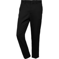 Chinosy męskie: McQ Alexander McQueen DOHERTY TROUSERS Spodnie materiałowe darkest black