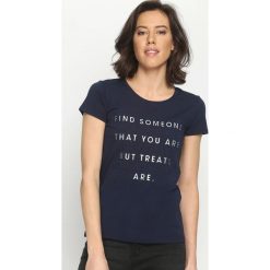 Granatowy T-shirt Perfect Style. Niebieskie t-shirty damskie Born2be, m, z nadrukiem, z okrągłym kołnierzem. Za 34,99 zł.