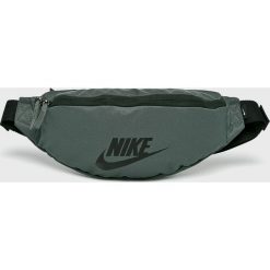 Nike Sportswear - Nerka. Zielone walizki marki Nike Sportswear, w paski, z poliesteru. Za 79,90 zł.