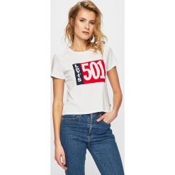 Levi's - Top. Białe topy damskie marki Levi's®, s, z nadrukiem, z bawełny, z okrągłym kołnierzem. Za 79,90 zł.