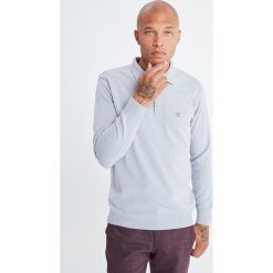 Sweter w kolorze jasnoniebieskim. Niebieskie swetry męskie Jimmy Sanders, s, bez wzorów, z klasycznym kołnierzykiem, bez kaptura. W wyprzedaży za 117,95 zł.