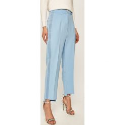 Guess Jeans - Spodnie. Czarne spodnie damskie Guess Jeans, s, z aplikacjami, z poliesteru. Za 419,90 zł.