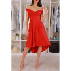 Sukienka BELESA. Czerwone sukienki damskie IVET, bez wzorów, eleganckie, bez kołnierzyka, z krótkim rękawem, krótkie, mini. W wyprzedaży za 89,00 zł.