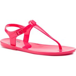Sandały EMPORIO ARMANI - XFQ007 XK091 00029 Rouge Red 00029. Czerwone klapki damskie Emporio Armani, bez wzorów, z tworzywa sztucznego, bez obcasa. W wyprzedaży za 239,00 zł.
