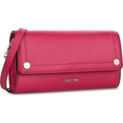 Torebka CALVIN KLEIN BLACK LABEL - Julienn3 Clutch K60K602719 640. Różowe torebki klasyczne damskie marki Calvin Klein Black Label. W wyprzedaży za 399,00 zł.
