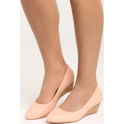 Różowe Koturny Rule the World. Różowe buty ślubne damskie marki Born2be, na niskim obcasie, na koturnie. Za 79,99 zł.