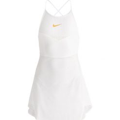 Nike Performance MARIA Sukienka sportowa white/gold leaf. Białe sukienki sportowe marki Nike Performance, l, z elastanu, sportowe. W wyprzedaży za 391,20 zł.