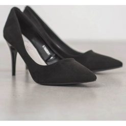 KLASYCZNE ZAMSZOWE SZPILKI. Szpilki KYLIE, bez wzorów, z zamszu, klasyczne, bez obcasa, na szpilce, bez zapięcia. Za 102,90 zł.