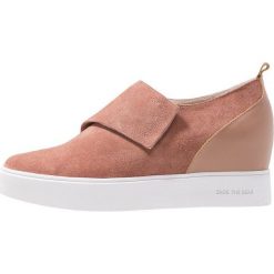 Shoe The Bear LISA Sneakersy niskie dark blush. Różowe trampki i tenisówki damskie marki Shoe The Bear, ze skóry. Za 589,00 zł.