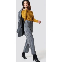 Gestuz Spodnie Mokita - Grey. Szare spodnie z wysokim stanem Gestuz, w paski. Za 566,95 zł.