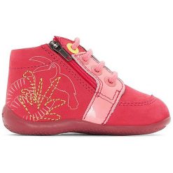 Wysokie buty sportowe BOUCAN. Czerwone buty sportowe dziewczęce marki Kickers, z kauczuku, na obcasie, na zamek. Za 356,96 zł.