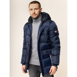 Kurtka zimowa Tommy Jeans Mixed Fabric DM0DM06909. Czerwone kurtki męskie Tommy Jeans, na zimę, s, bez wzorów, z jeansu, bez kaptura. W wyprzedaży za 619,00 zł.