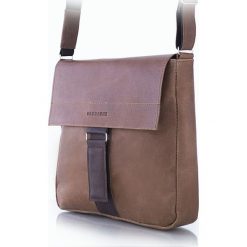 Jasno brązowa męska listonoszka na ramię BRODRENE. Pomarańczowe listonoszki męskie Brødrene, bez wzorów, ze skóry, eleganckie. Za 269,00 zł.