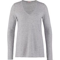 Swetry klasyczne damskie: FTC Cashmere Sweter grau