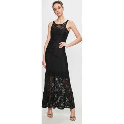 Guess Jeans - Sukienka. Czarne sukienki damskie Guess Jeans, na co dzień, s, z aplikacjami, z poliesteru, casualowe, z okrągłym kołnierzem, bez rękawów, proste. Za 549,90 zł.