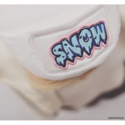 Czapka Beanie White Snow. Białe czapki zimowe damskie Pakamera, na zimę, z aplikacjami. Za 89,00 zł.