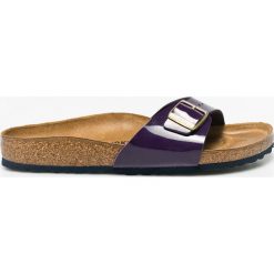 Birkenstock - Klapki. Fioletowe klapki damskie Birkenstock, bez wzorów, ze skóry, bez obcasa. Za 249,90 zł.