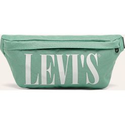 Levi's - Nerka. Niebieskie nerki damskie Levi's®, w paski, z poliesteru, małe, z nadrukiem, bez dodatków. W wyprzedaży za 69,90 zł.